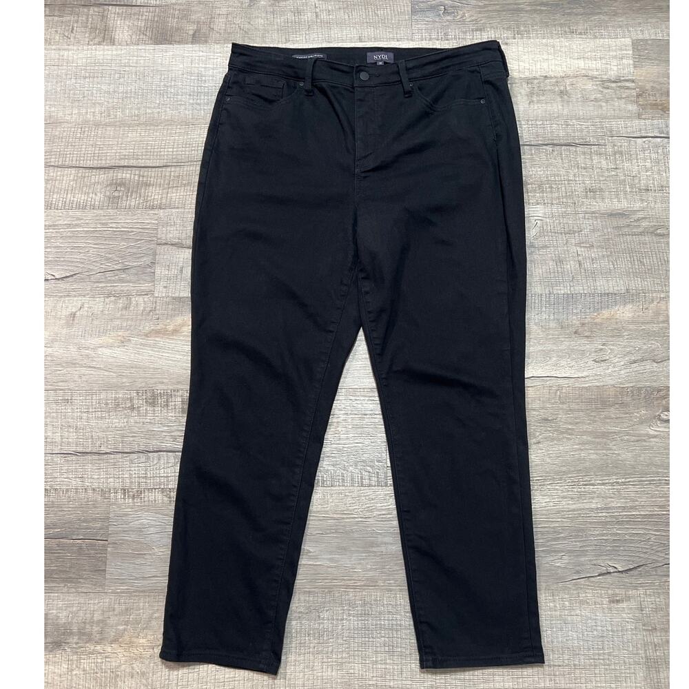 NYDJ Margot Girlfriend Jeans 12 Cool Embrace Coolmax Fabric Black Straight Leg